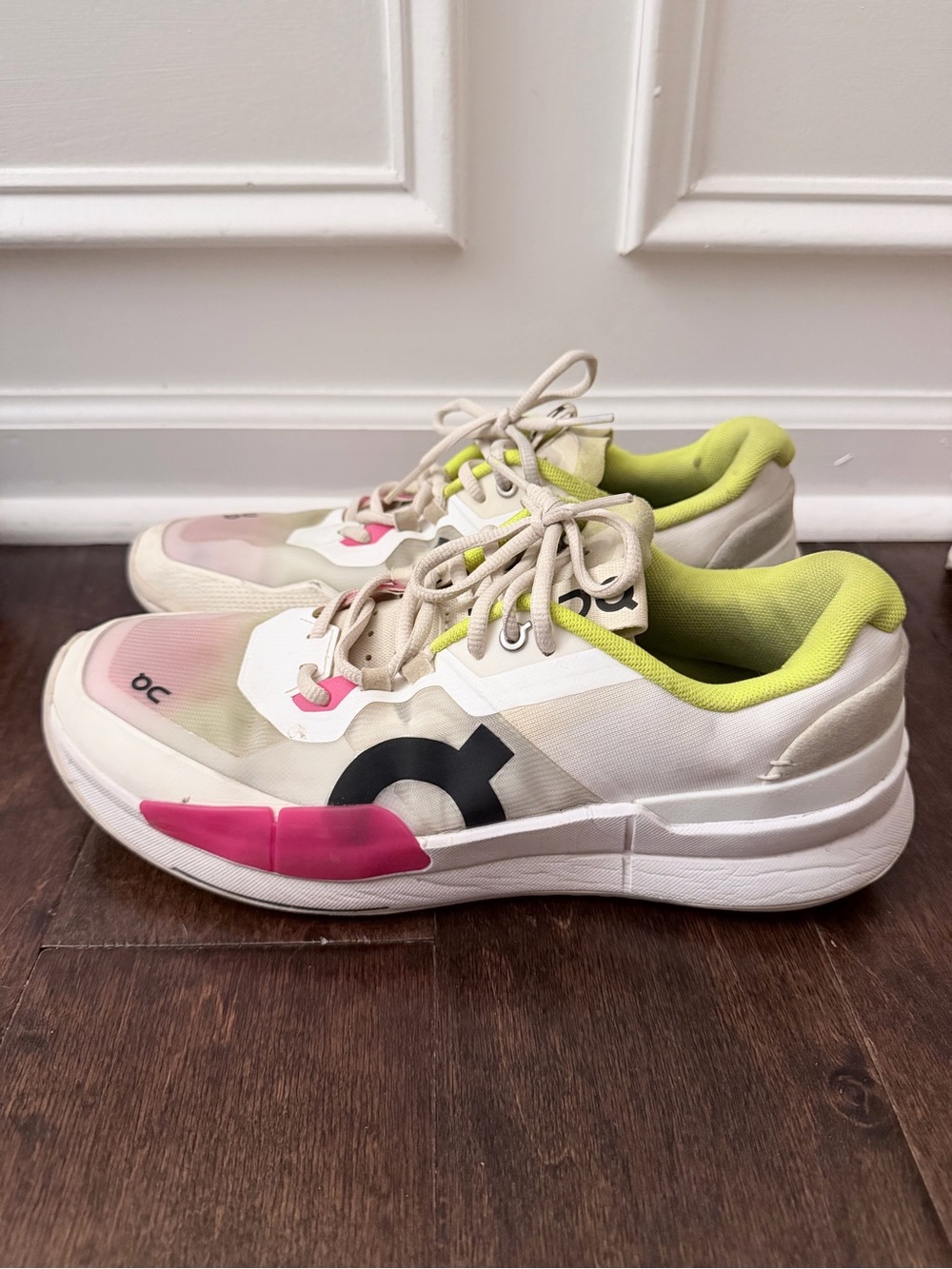 On The Roger Pro 2 men Size 10.5 White Lime Pink Athletic Running Shoes Sneakers